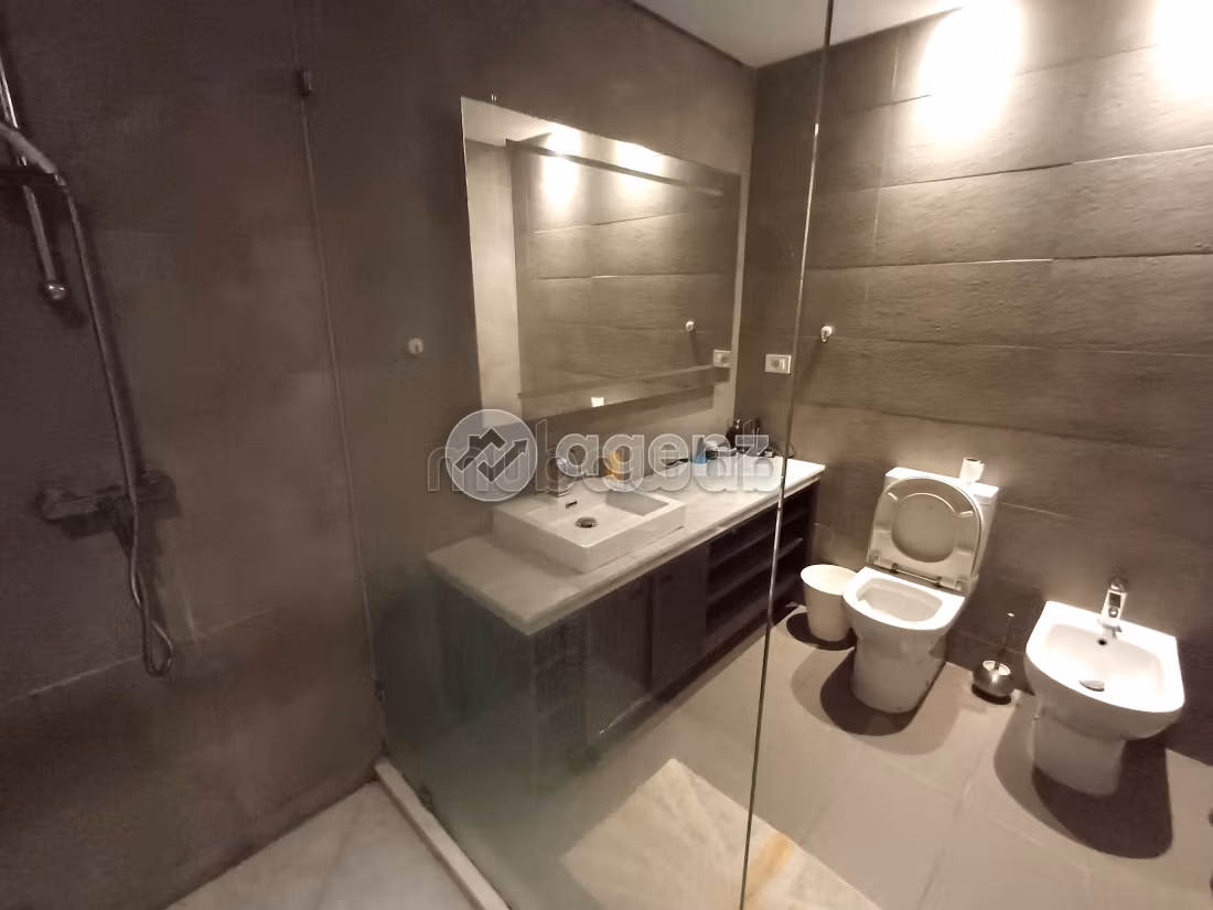 Sell apartment. Large area 188 m². Fully furnished
