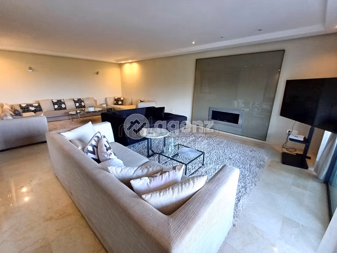 Sell apartment. Large area 188 m². Fully furnished