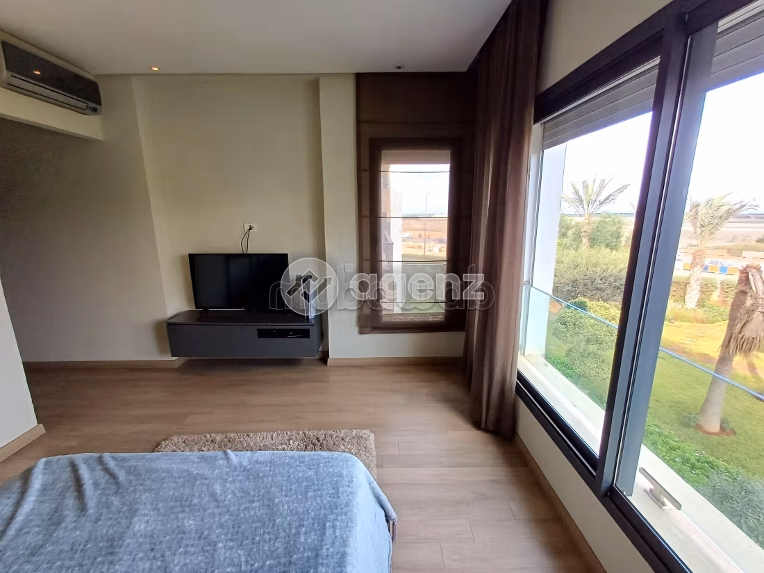 Sell apartment. Large area 188 m². Fully furnished
