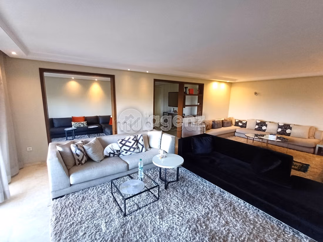 Sell apartment. Large area 188 m². Fully furnished