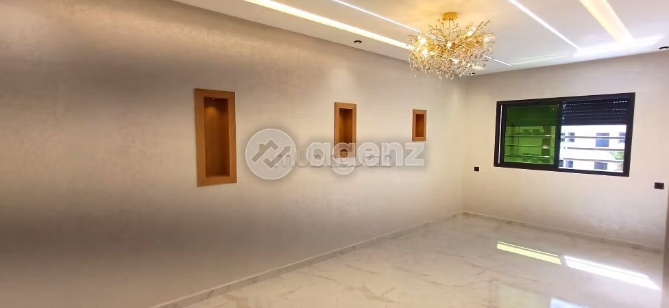 Piso en venta en Oued Fes. Pequeña superficie 81 m². Cocina equipada