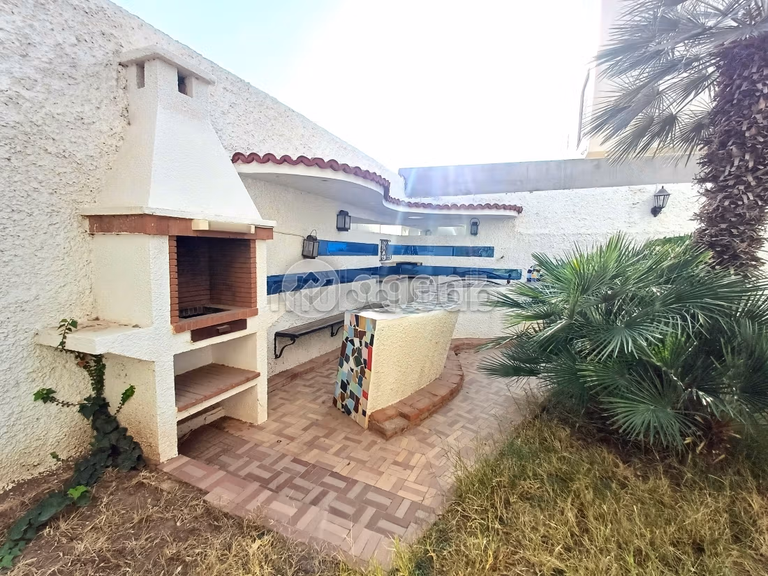 Luxury Villa for rent in Siusse. Area 579 m². Fully furnished