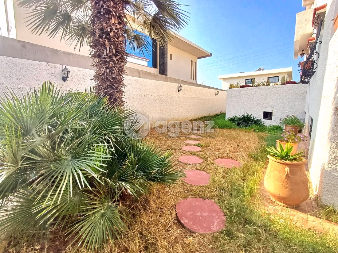 Luxury Villa for rent in Siusse. Area 579 m². Fully furnished