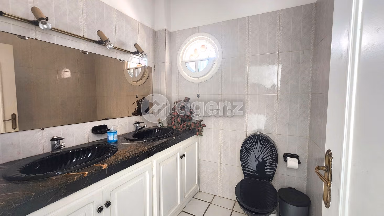 Luxury Villa for rent in Siusse. Area 579 m². Fully furnished