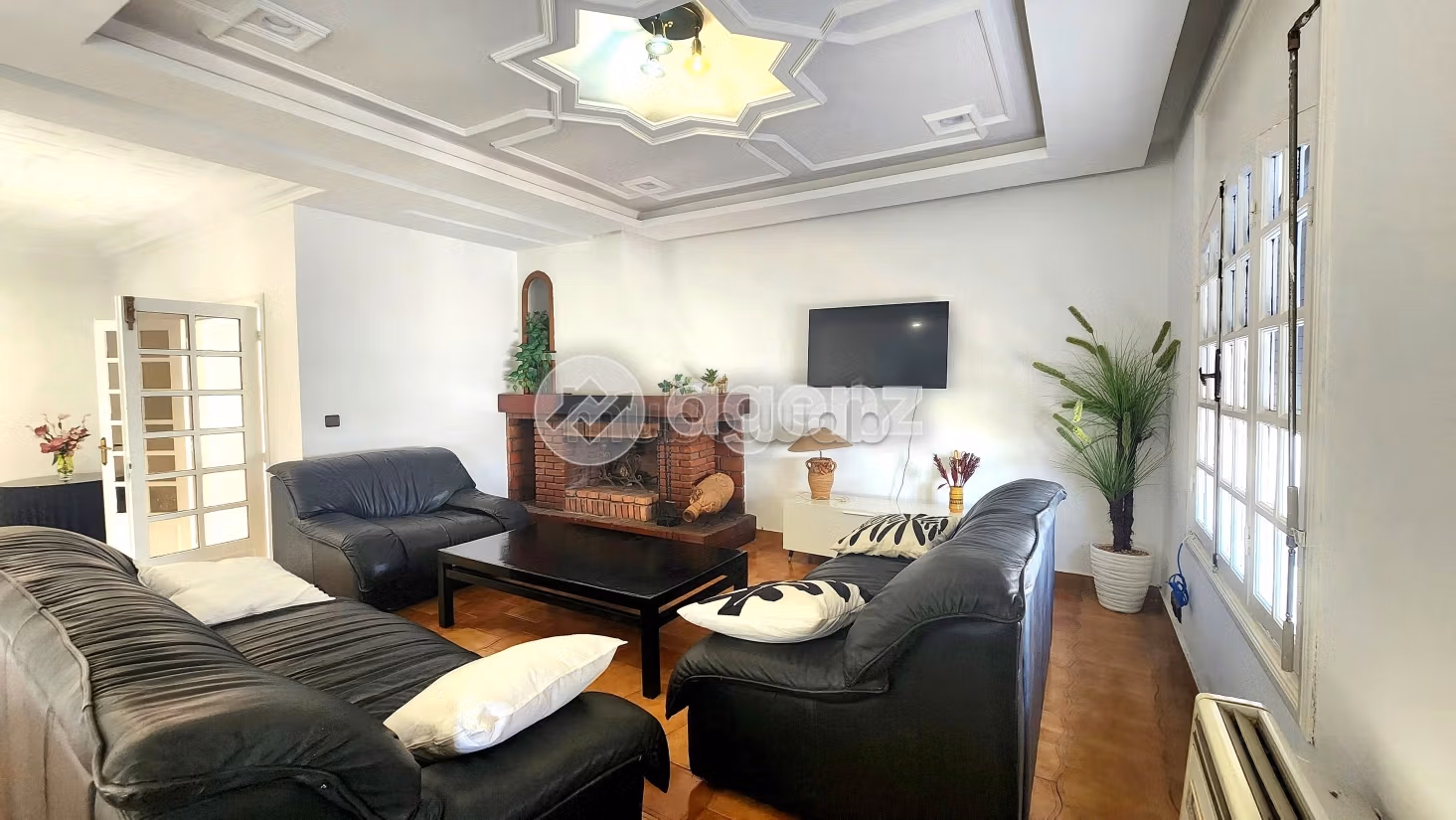 Luxury Villa for rent in Siusse. Area 579 m². Fully furnished
