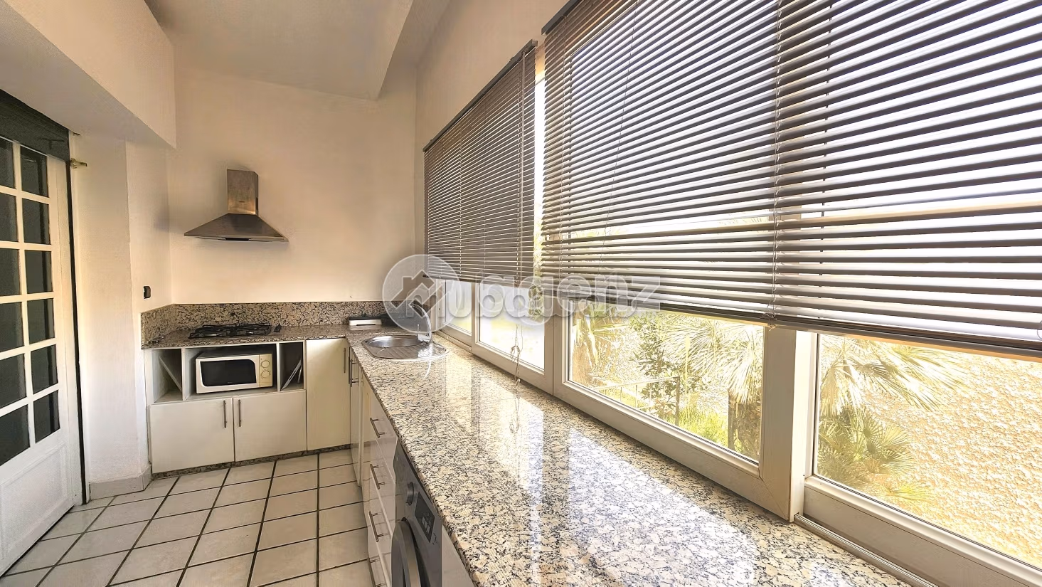 Luxury Villa for rent in Siusse. Area 579 m². Fully furnished
