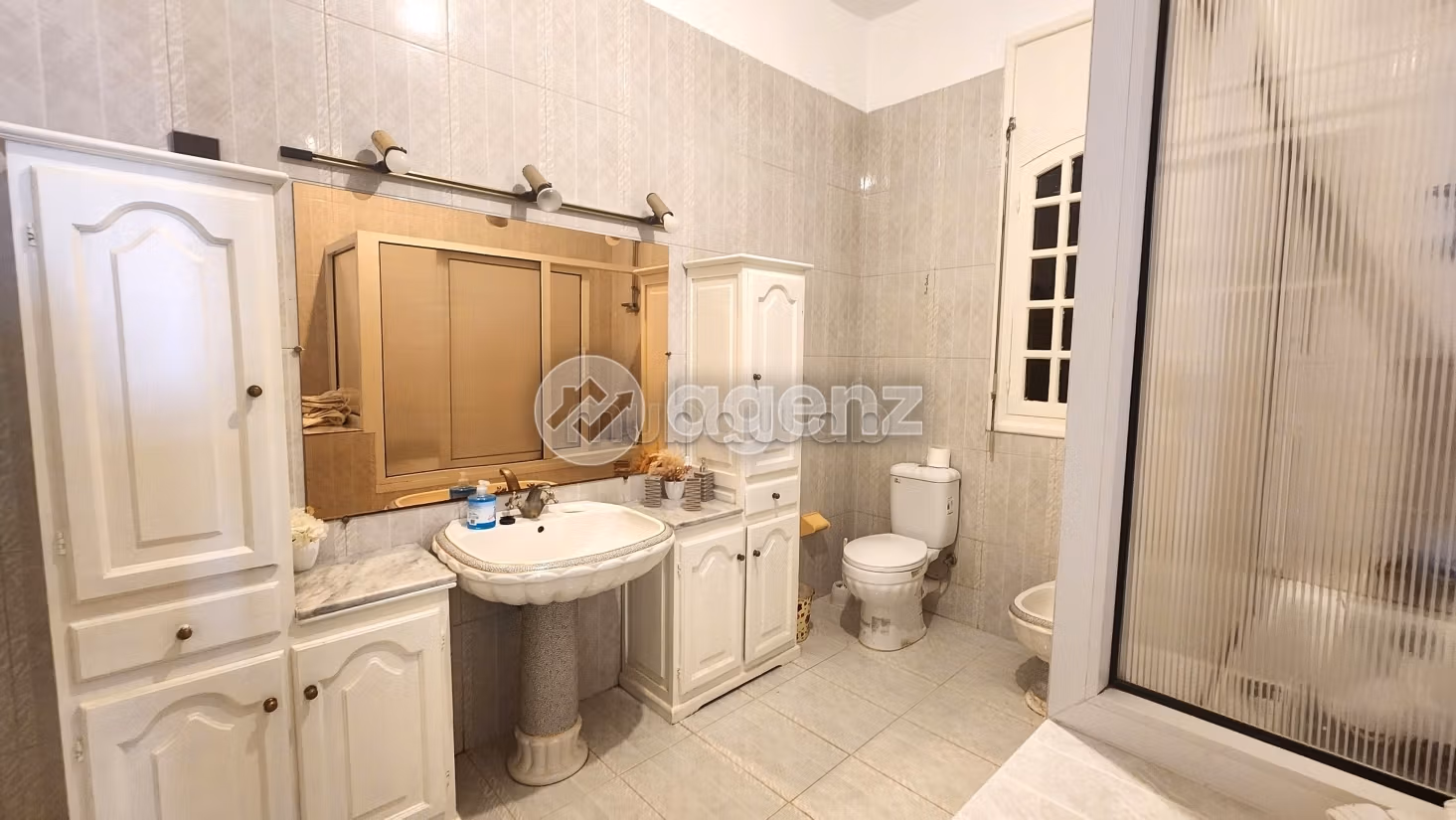 Luxury Villa for rent in Siusse. Area 579 m². Fully furnished