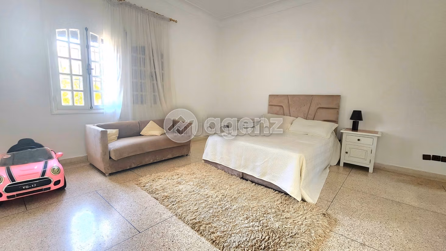 Luxury Villa for rent in Siusse. Area 579 m². Fully furnished