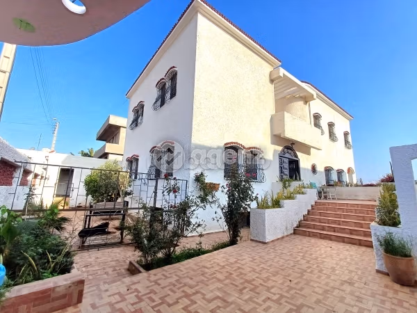 Luxury Villa for rent in Siusse. Area 579 m². Fully furnished