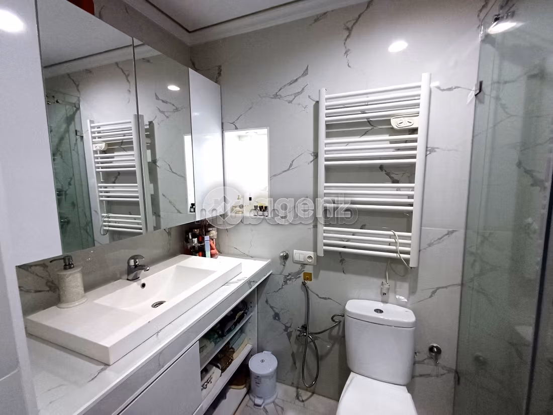 Bonito piso en venta. 3 dormitorios. Amueblado
