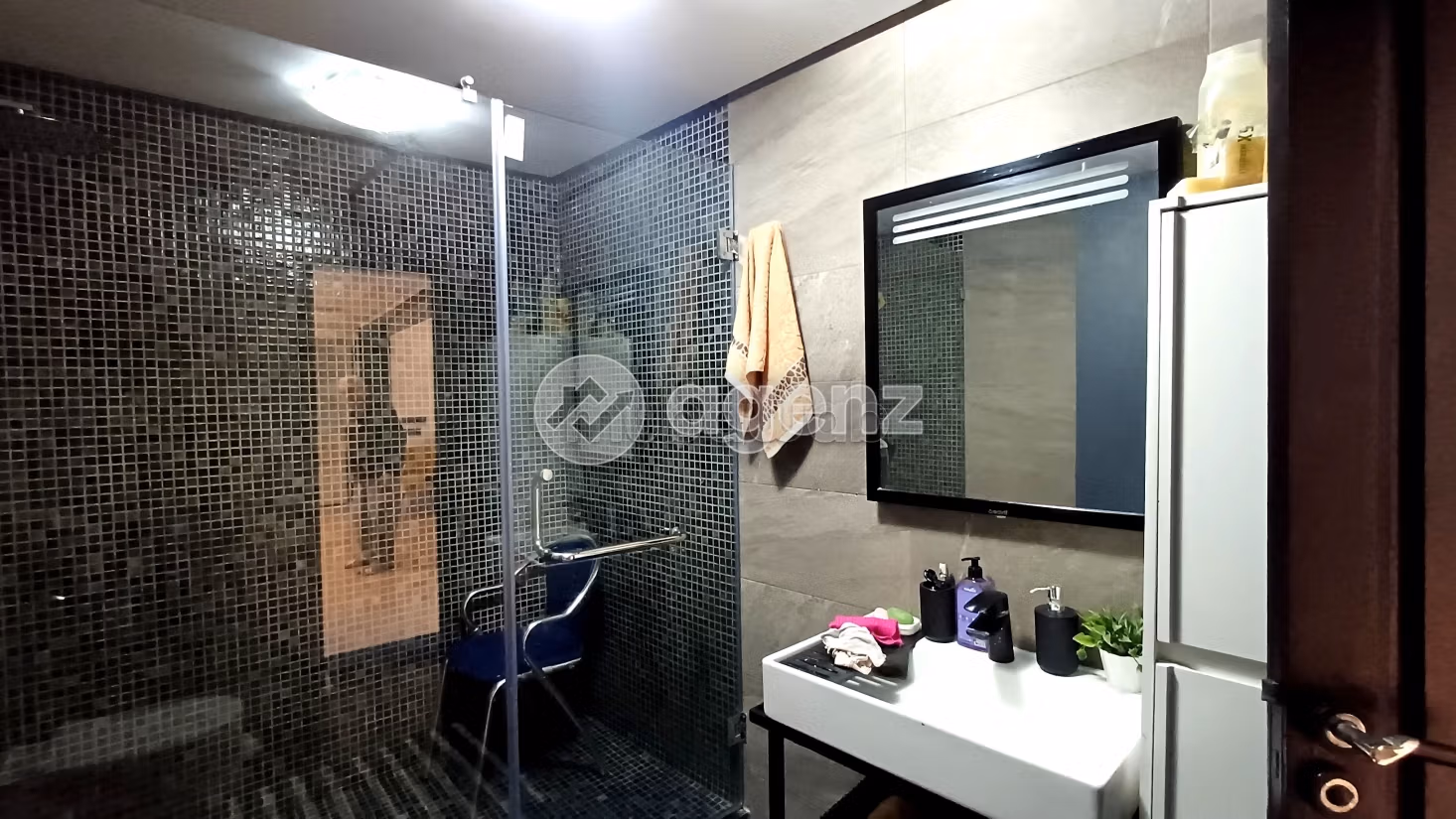 Busca pisos en venta en Alsace Lorraine. 3 dormitorios. Cocina bien equipada