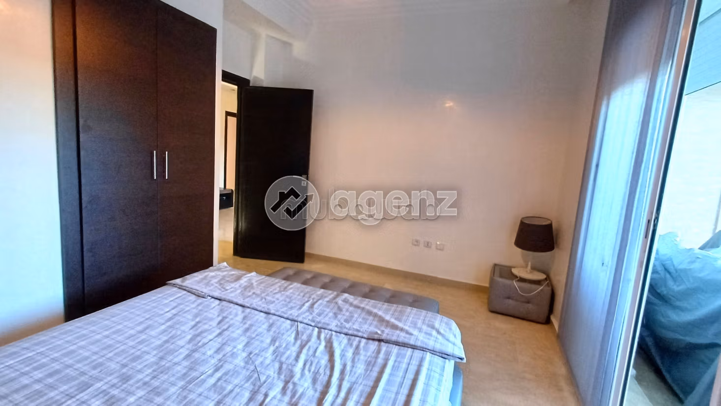 Bellissimo appartamento in affitto. 1 bella camera da letto. Arredato