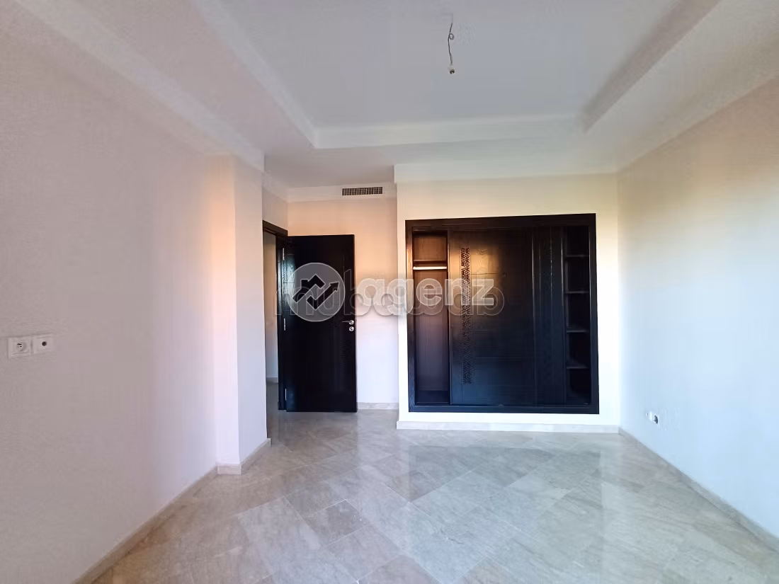Magnífico piso en venta en Route Casablanca. Área total 104 m². Sin Ascensor, balcón