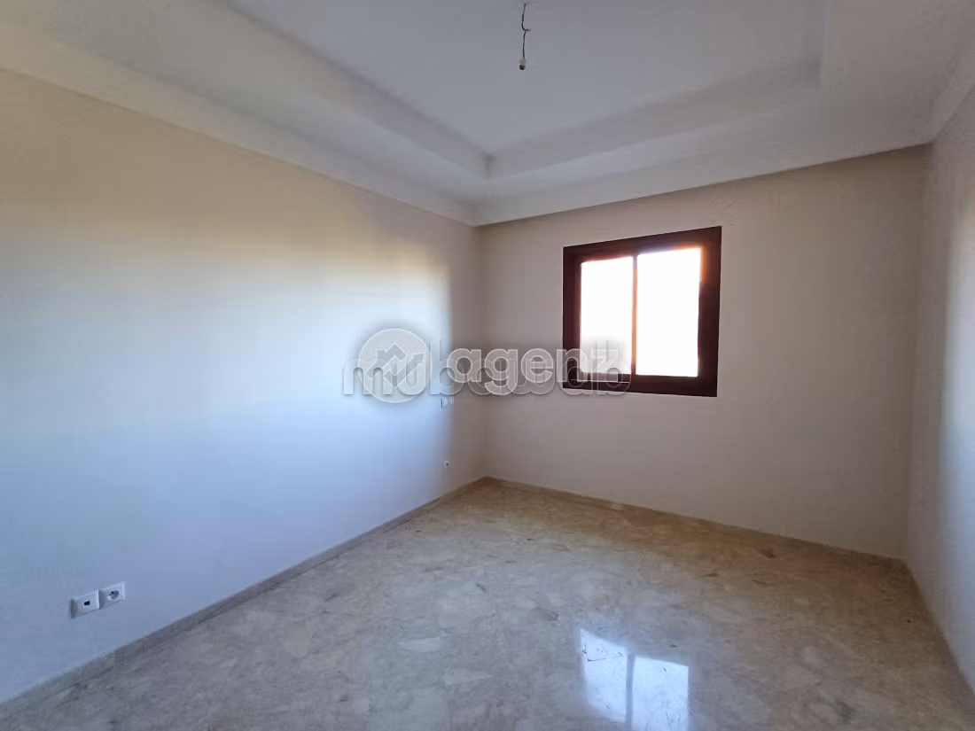 Magnífico piso en venta en Route Casablanca. Área total 104 m². Sin Ascensor, balcón