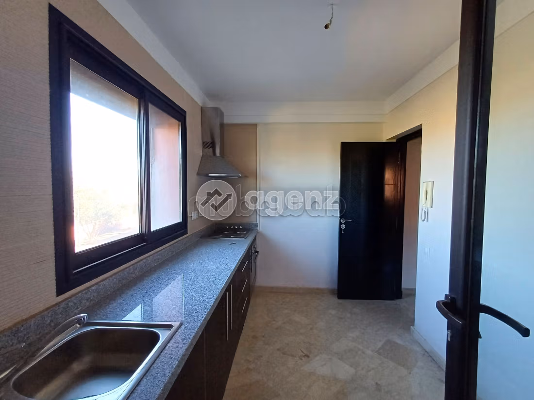 Magnífico piso en venta en Route Casablanca. Área total 104 m². Sin Ascensor, balcón