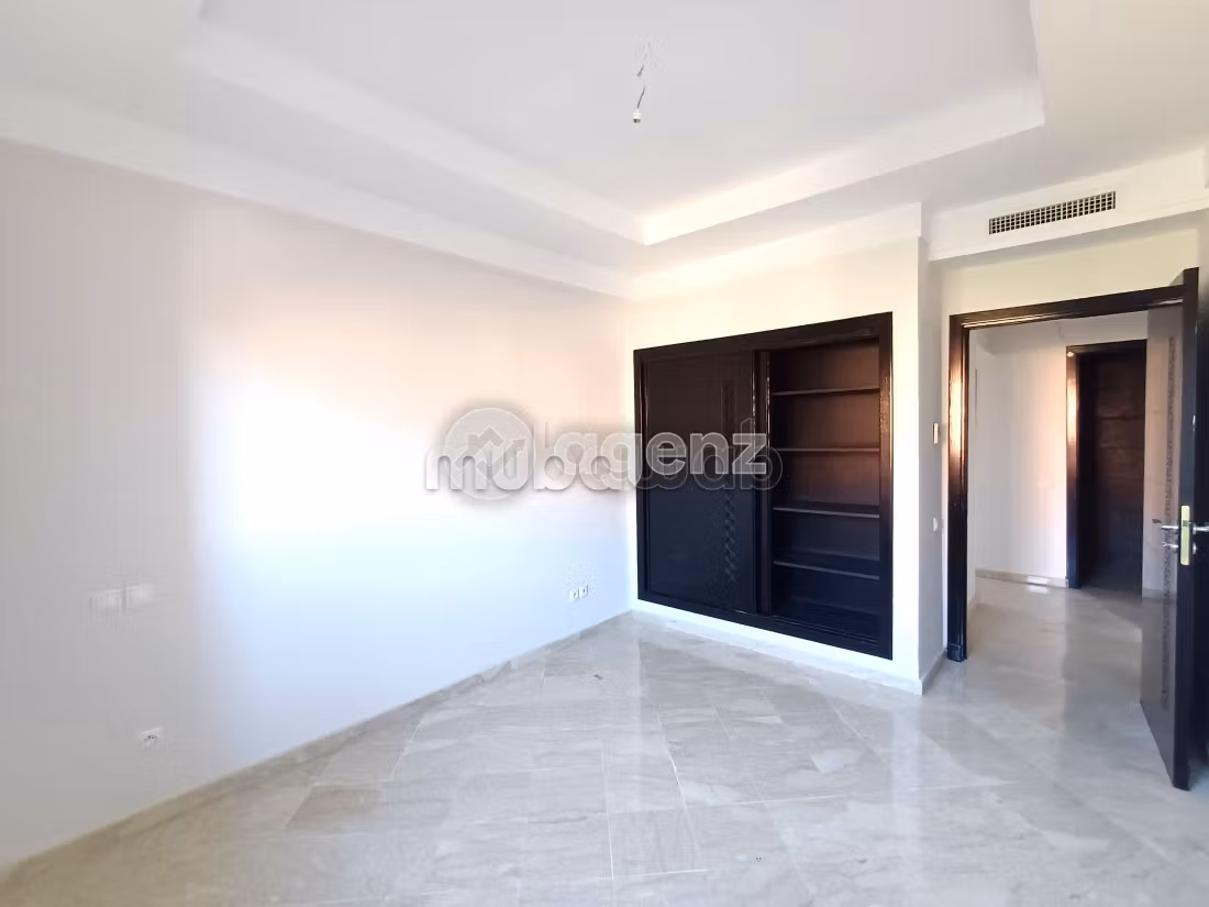 Magnífico piso en venta en Route Casablanca. Área total 104 m². Sin Ascensor, balcón