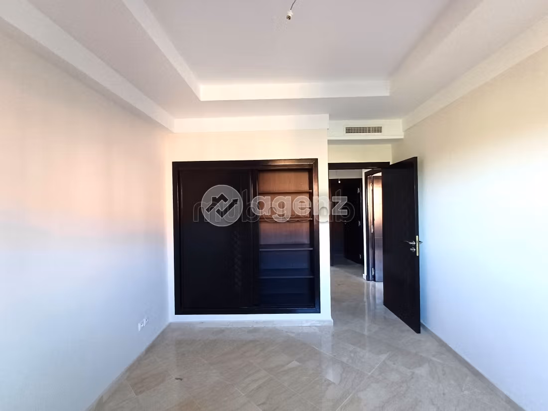 Magnífico piso en venta en Route Casablanca. Área total 104 m². Sin Ascensor, balcón