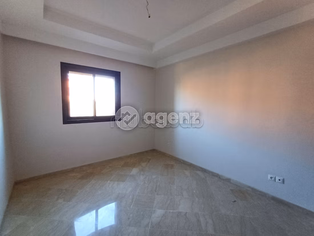 Magnífico piso en venta en Route Casablanca. Área total 104 m². Sin Ascensor, balcón