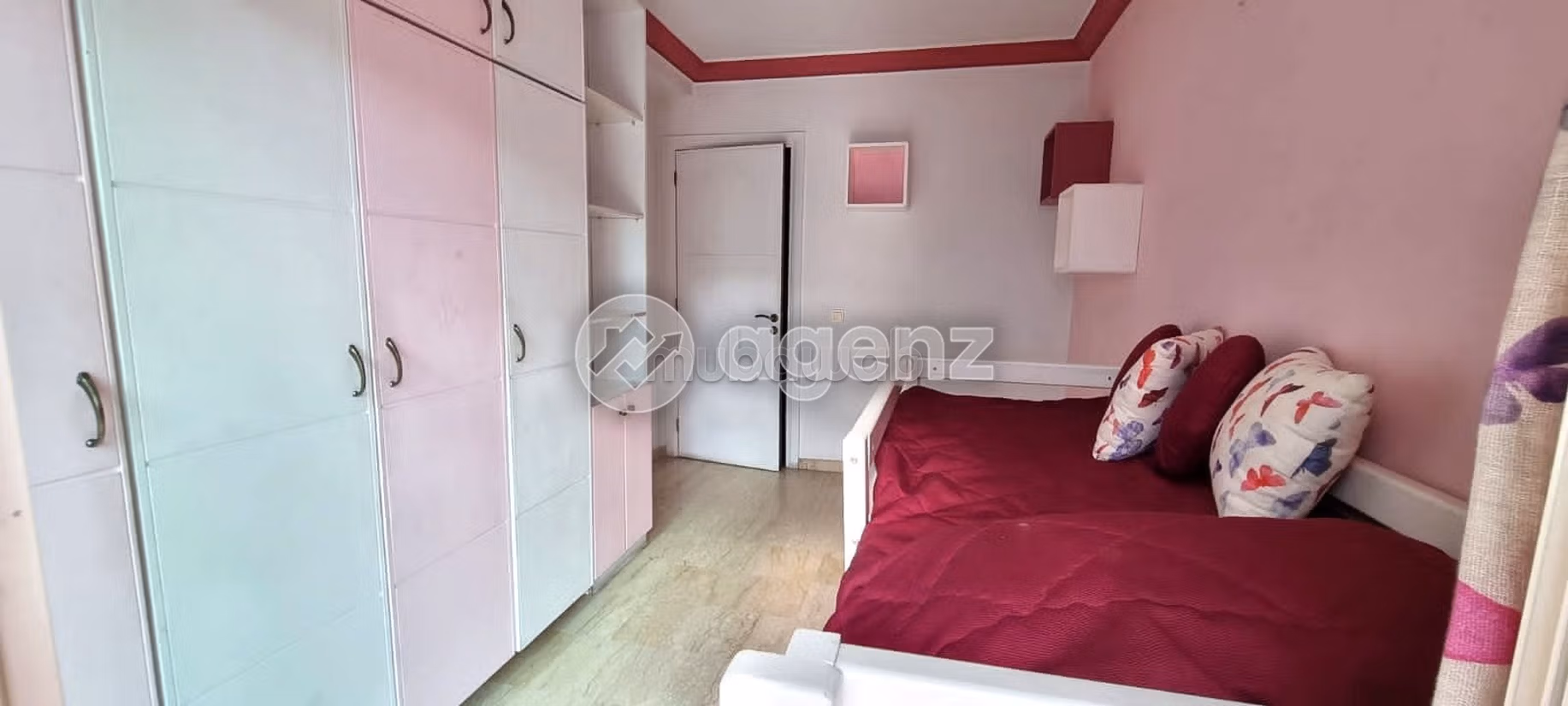 Apartment for sale in Beauséjour. 2 lovely rooms. Ample storage space