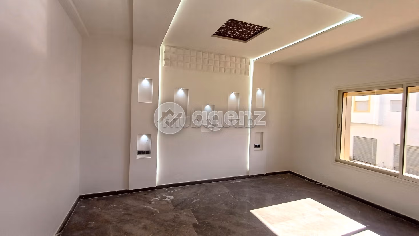 Find an apartment to buy. 5 rooms. Equipped kitchen