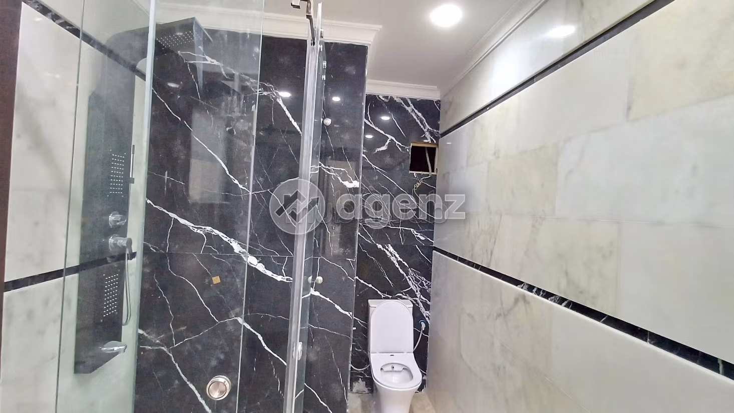 Find an apartment to buy. 5 rooms. Equipped kitchen