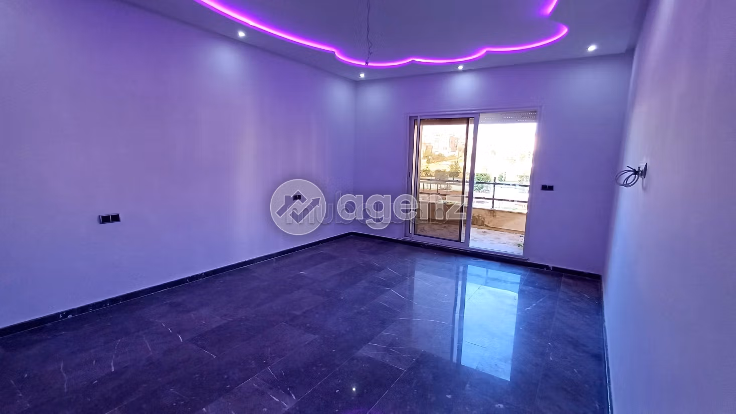 Find an apartment to buy. 5 rooms. Equipped kitchen