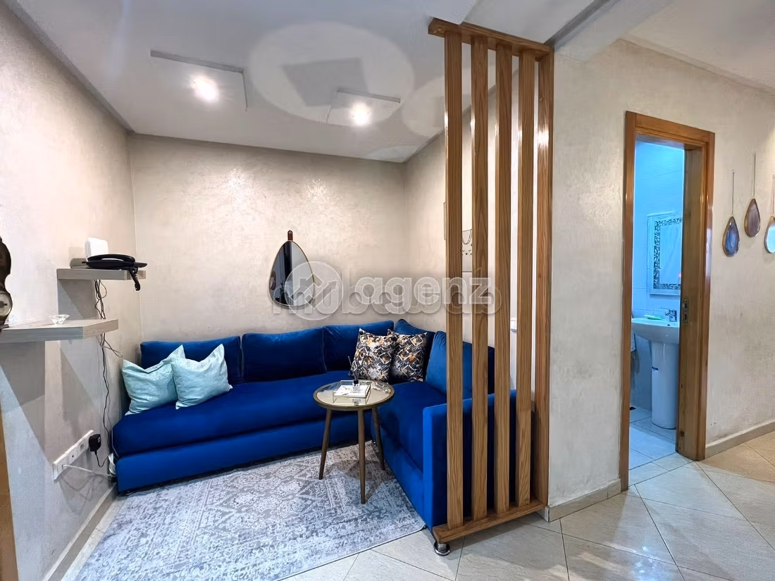Sale of a lovely apartment in Aïn Sebaâ. Total area 80 m². Parking spaces and terrace