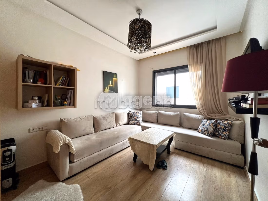 Sale of a lovely apartment in Aïn Sebaâ. Total area 80 m². Parking spaces and terrace