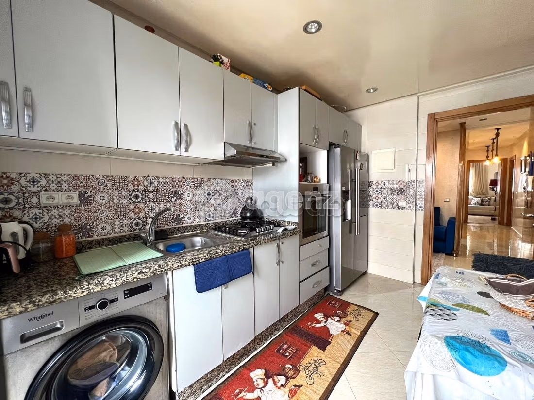 Sale of a lovely apartment in Aïn Sebaâ. Total area 80 m². Parking spaces and terrace
