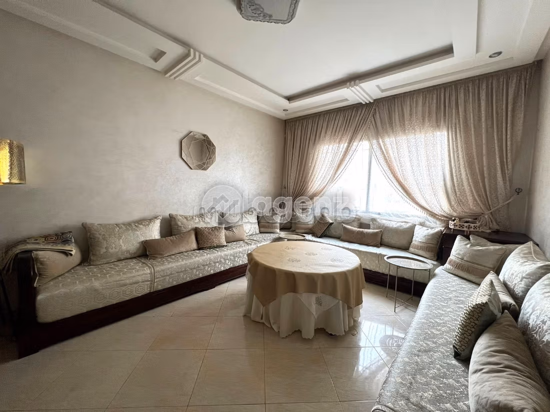 Sale of a lovely apartment in Aïn Sebaâ. Total area 80 m². Parking spaces and terrace