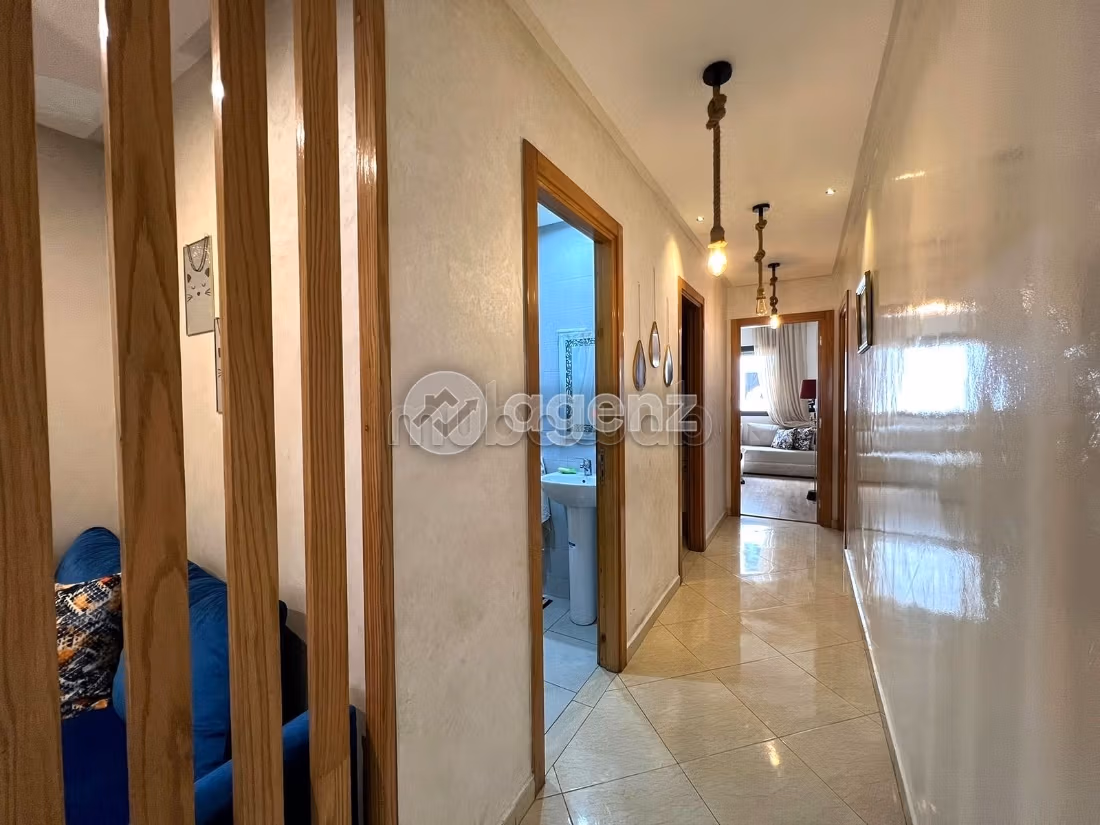 Sale of a lovely apartment in Aïn Sebaâ. Total area 80 m². Parking spaces and terrace
