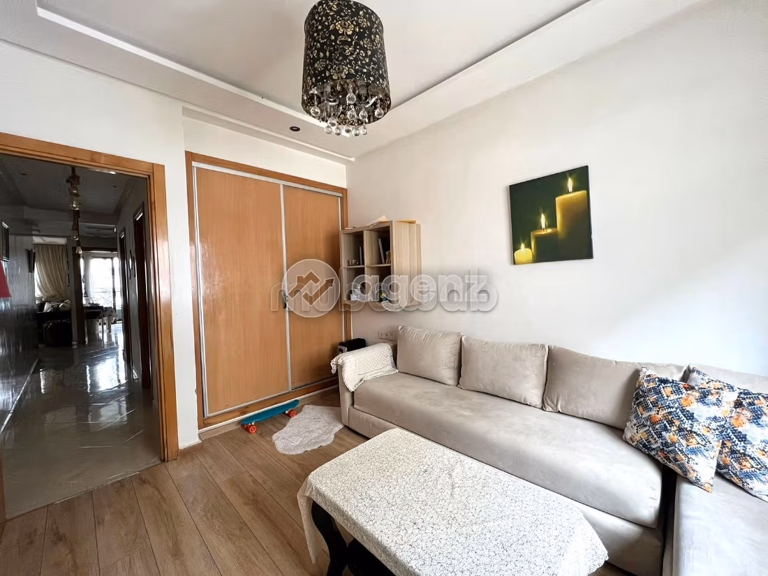 Sale of a lovely apartment in Aïn Sebaâ. Total area 80 m². Parking spaces and terrace
