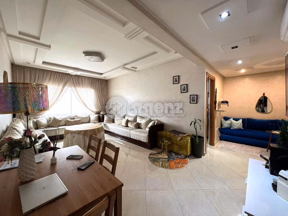 Sale of a lovely apartment in Aïn Sebaâ. Total area 80 m². Parking spaces and terrace