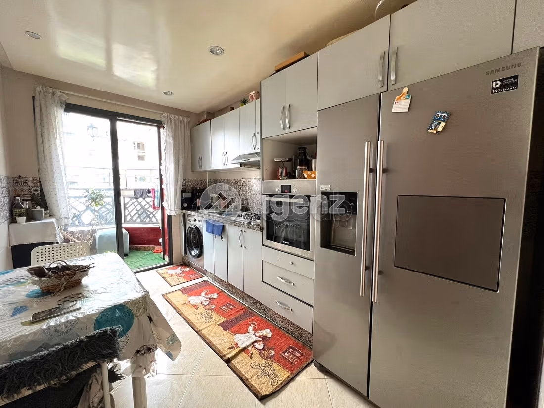 Sale of a lovely apartment in Aïn Sebaâ. Total area 80 m². Parking spaces and terrace