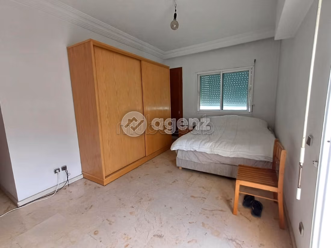 Se vende piso en Les Hôpitaux. Dimensión 133 m². Ascensor y terraza