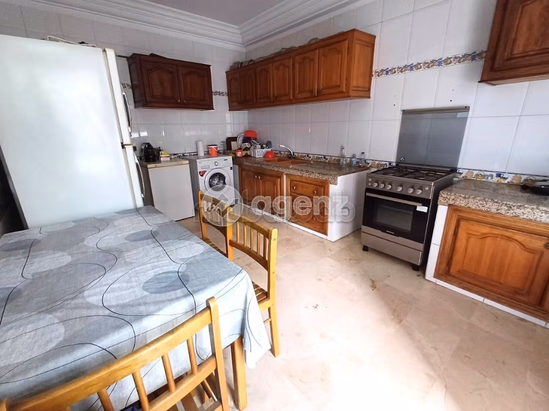 Se vende piso en Les Hôpitaux. Dimensión 133 m². Ascensor y terraza