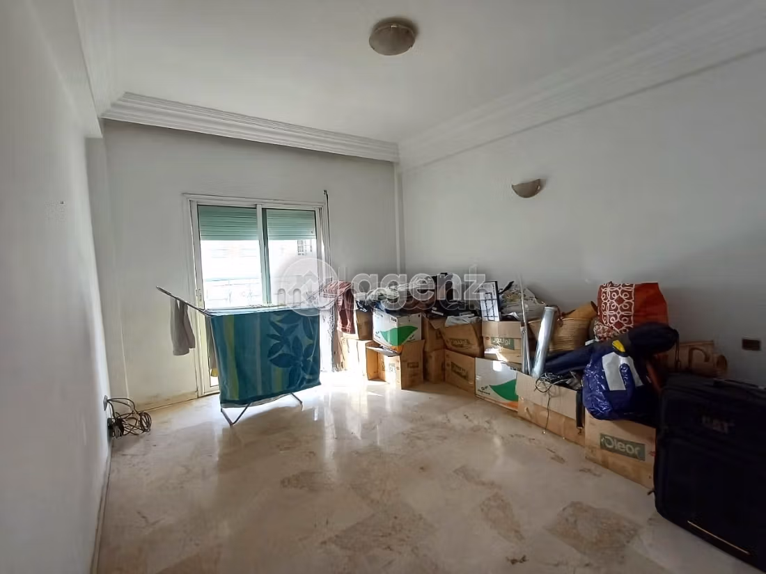 Se vende piso en Les Hôpitaux. Dimensión 133 m². Ascensor y terraza