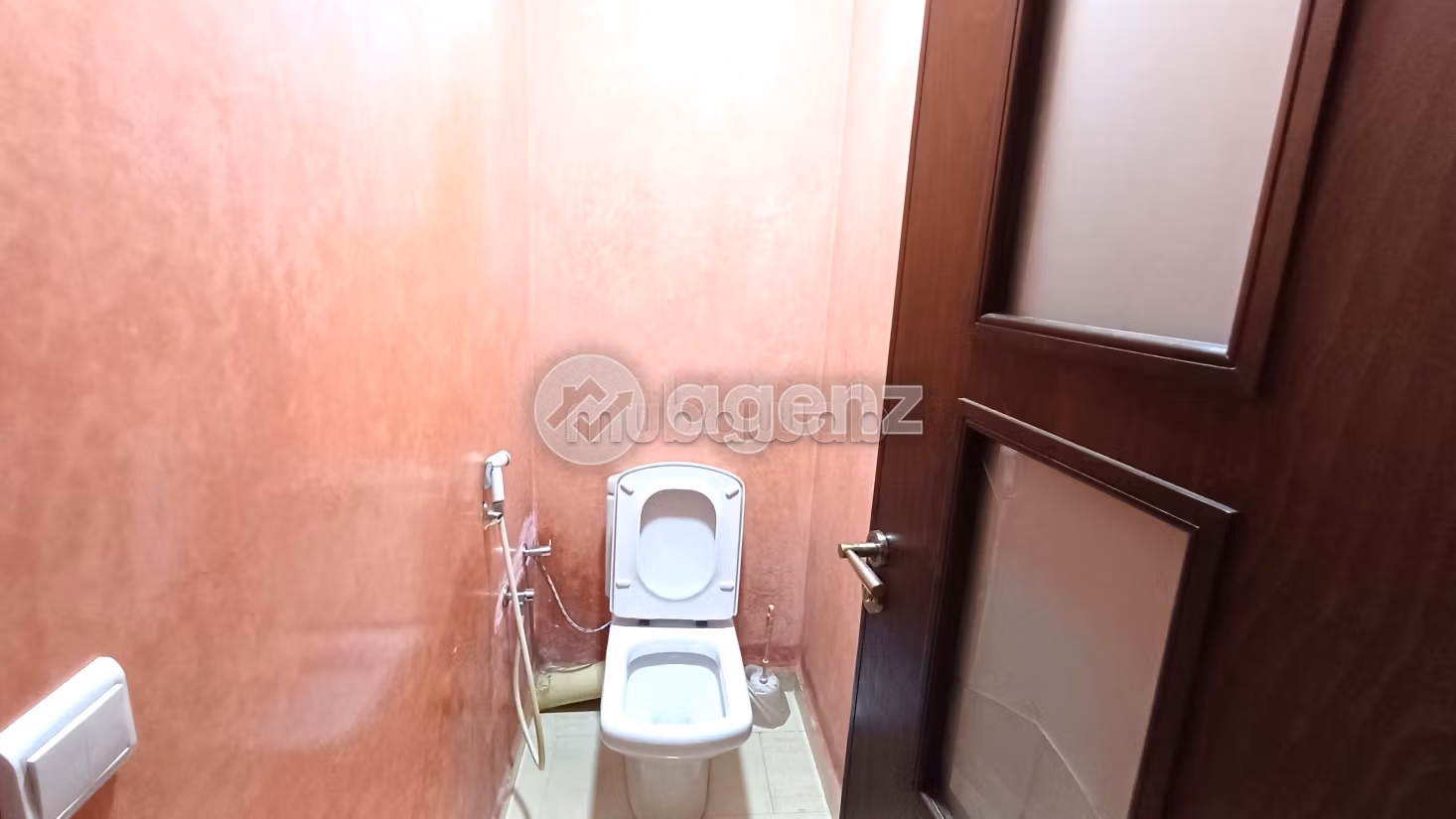 Casa in vendita. 7 camere da letto. Posto auto e terrazzo