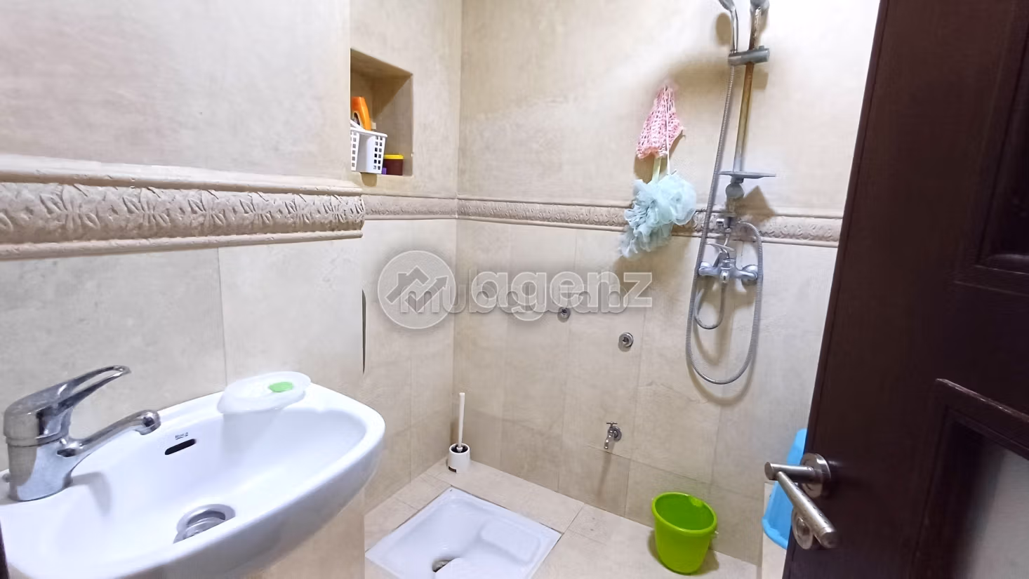 Casa in vendita. 7 camere da letto. Posto auto e terrazzo