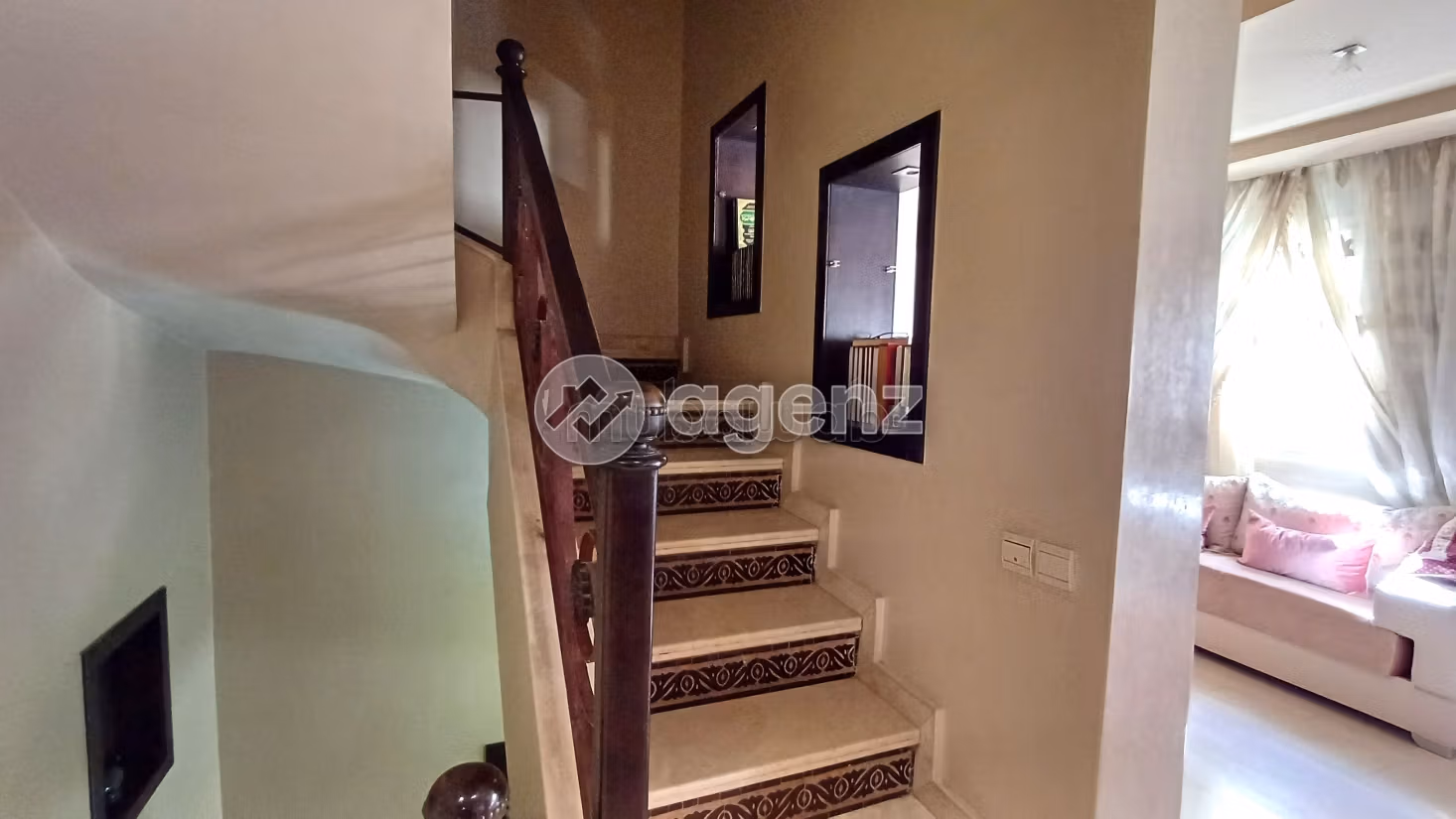 Casa in vendita. 7 camere da letto. Posto auto e terrazzo