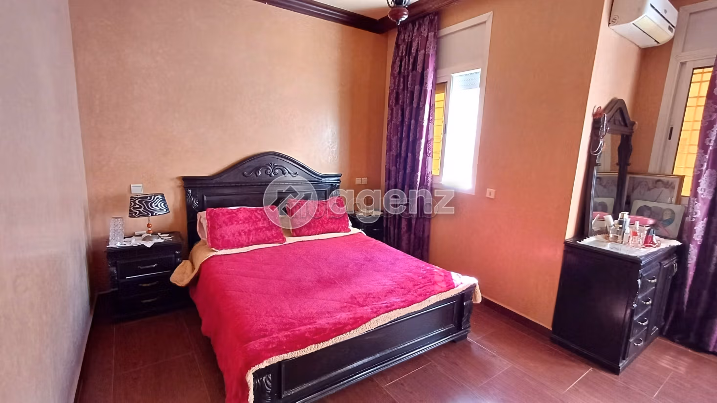 Casa in vendita. 7 camere da letto. Posto auto e terrazzo
