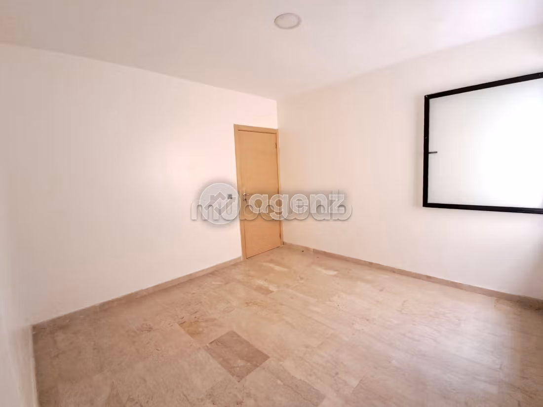 Appartement à vendre 70 m², 2 chambres Les Hôpitaux Casablanca — 2