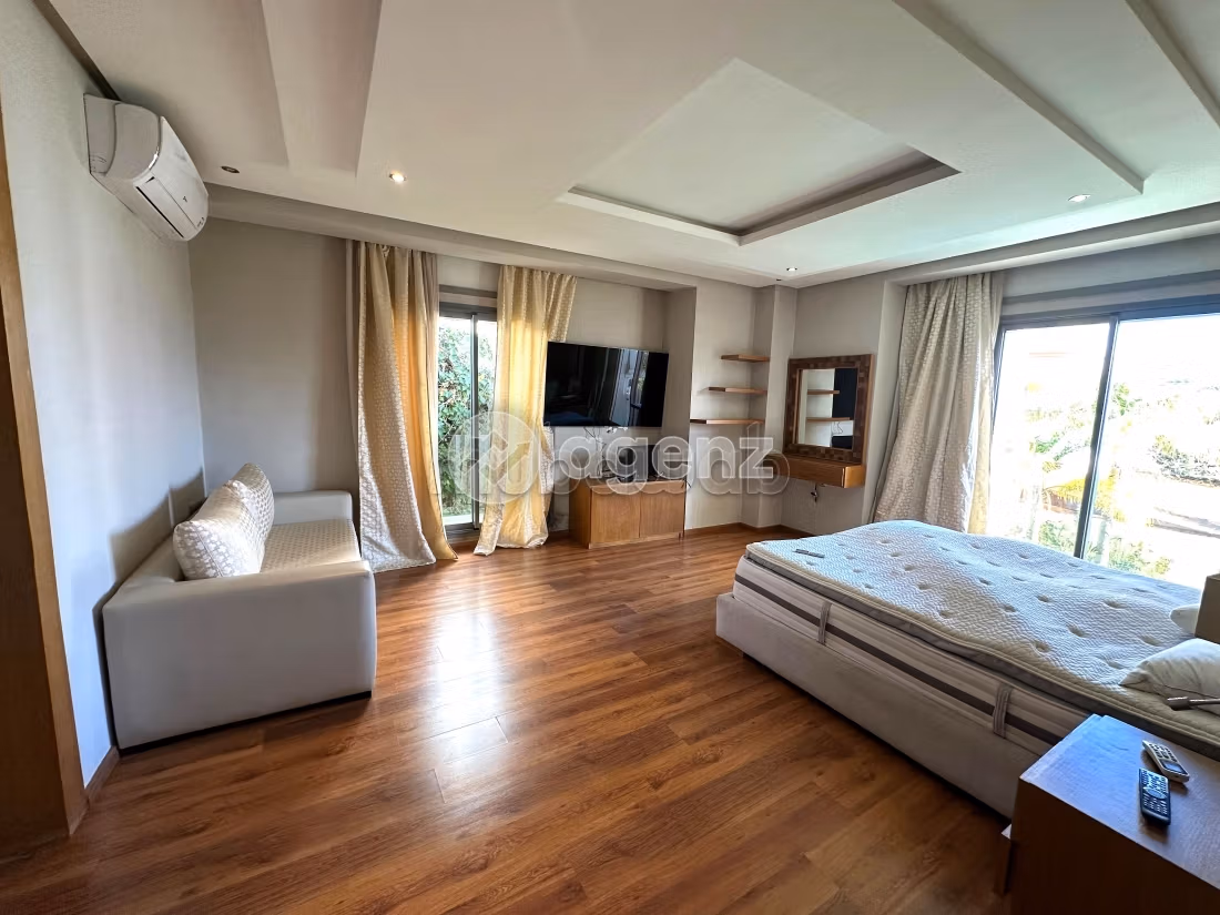 Villa à vendre 896 m², 5 chambres Rmilat Tanger