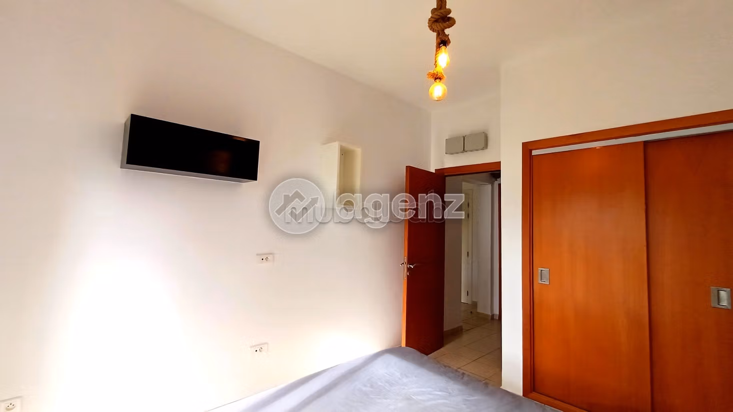 Apartment for rent. Small area 88 m². Attic