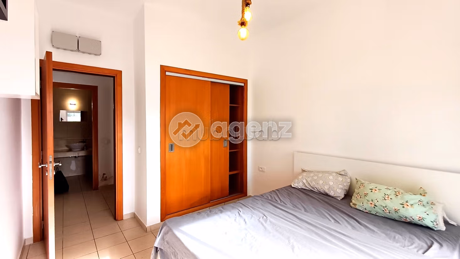 Apartment for rent. Small area 88 m². Attic