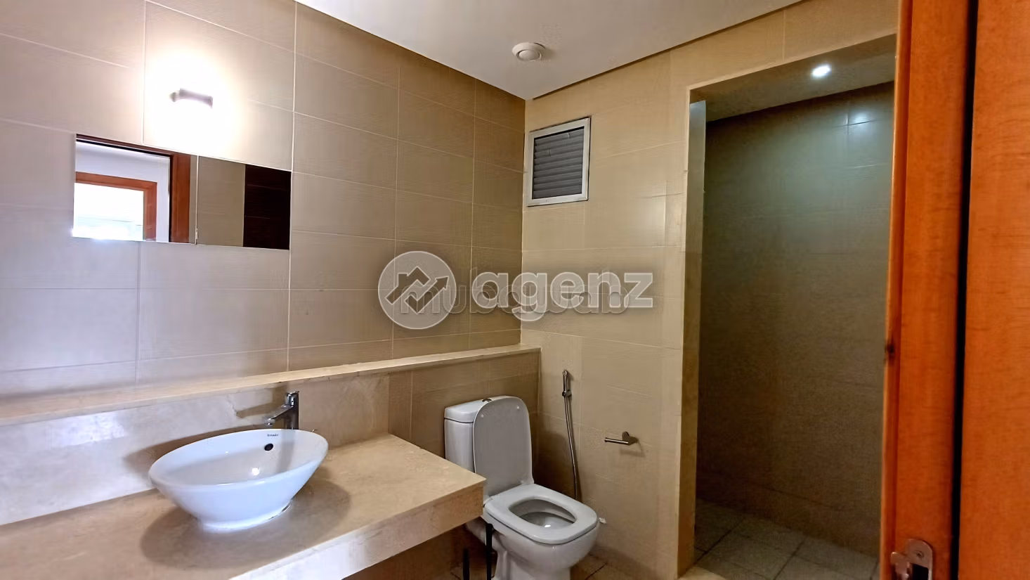 Apartment for rent. Small area 88 m². Attic