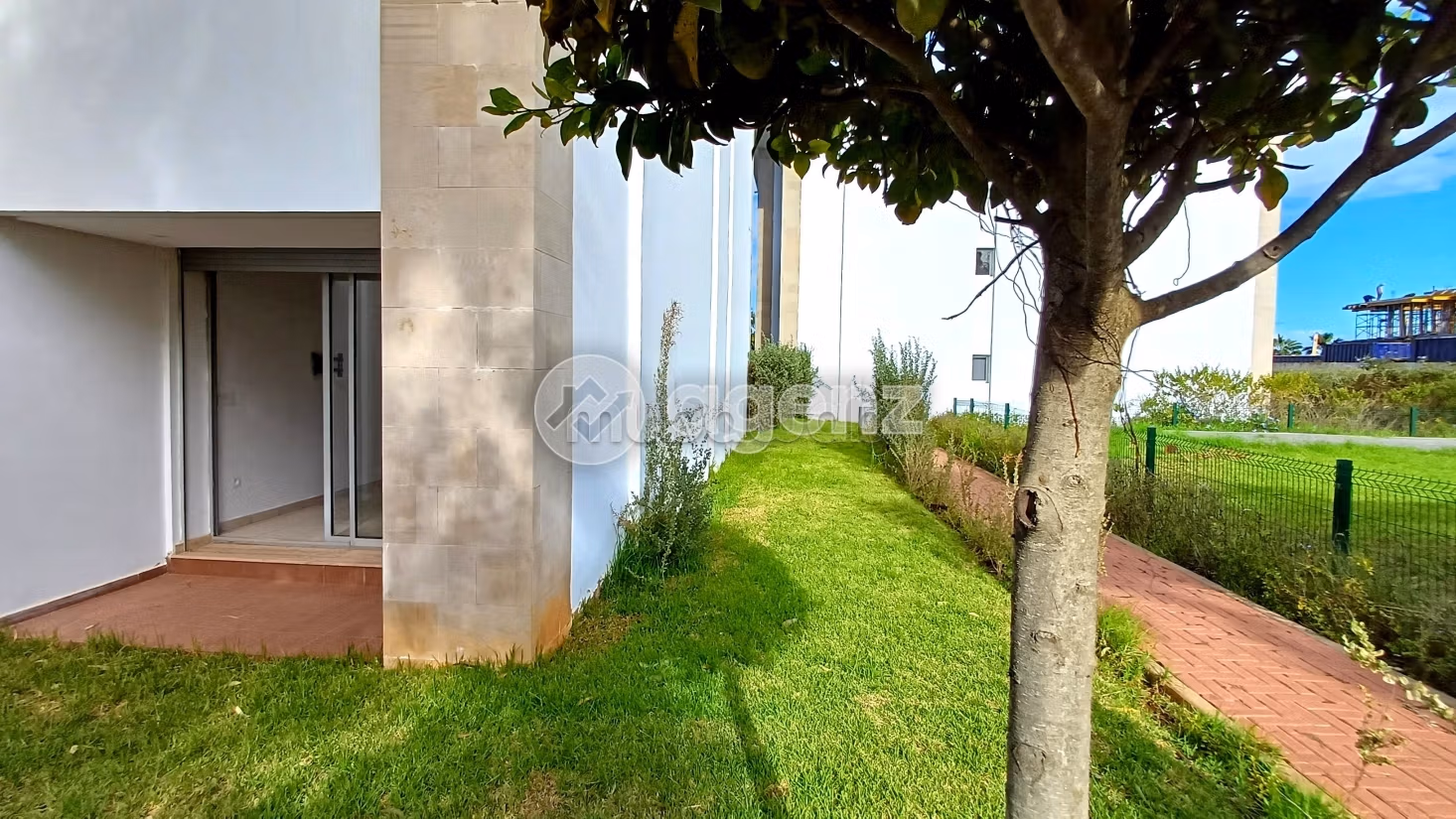 Apartment for rent. Small area 88 m². Attic