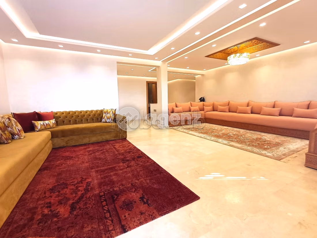 شقة رائعة للإيجار ببوسكورة. المساحة 159 م². مصعد وأماكن وقوف السيارات