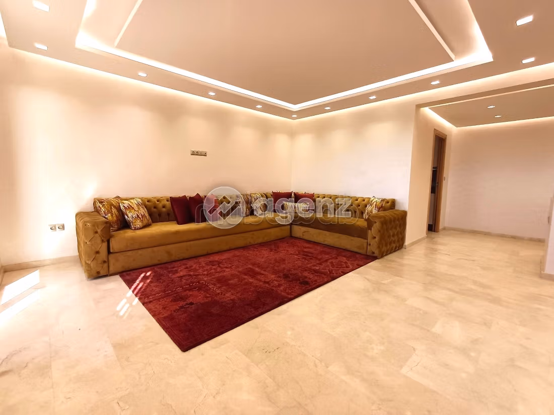شقة رائعة للإيجار ببوسكورة. المساحة 159 م². مصعد وأماكن وقوف السيارات