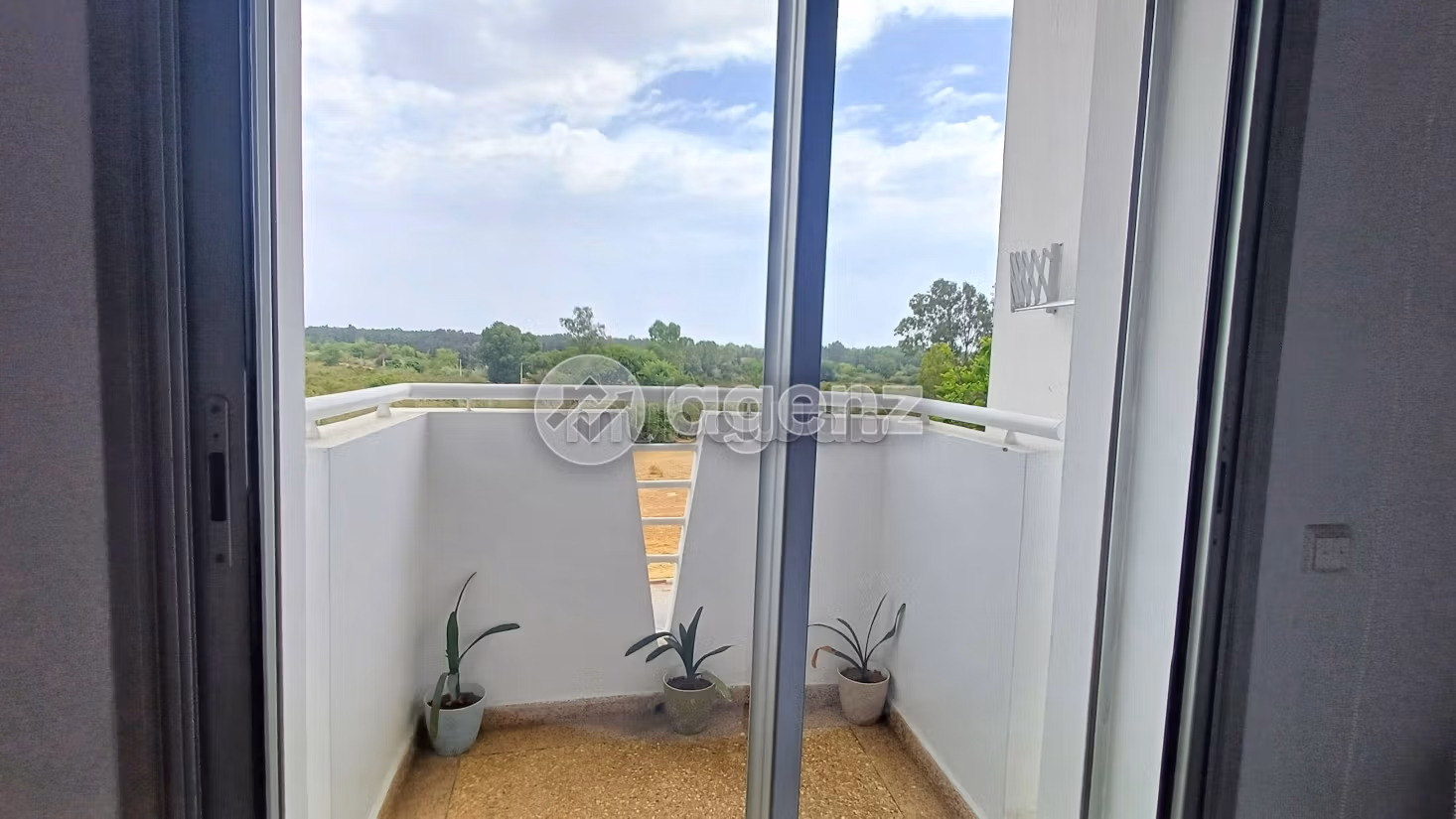 Bonito piso en alquiler en Riyad Extension. 3 dormitorios. Mobiliario nuevo